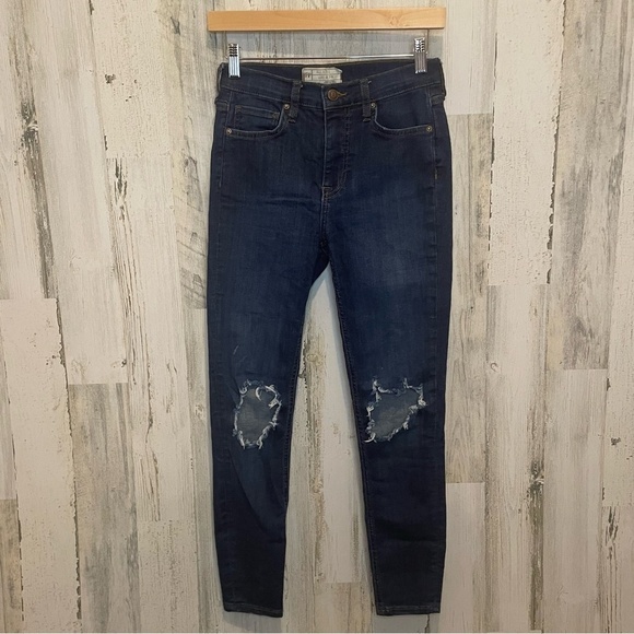 Free People Busted Knee High Rise Ankle Skinny Jeans-Dark Wash sz 27 Distressed - Picture 1 of 6